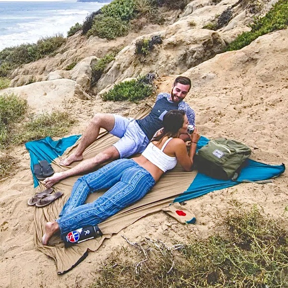 Grand Trunk Parasheet Beach Blanket Quick Dry Lightweight Packable - Picture 1 of 15